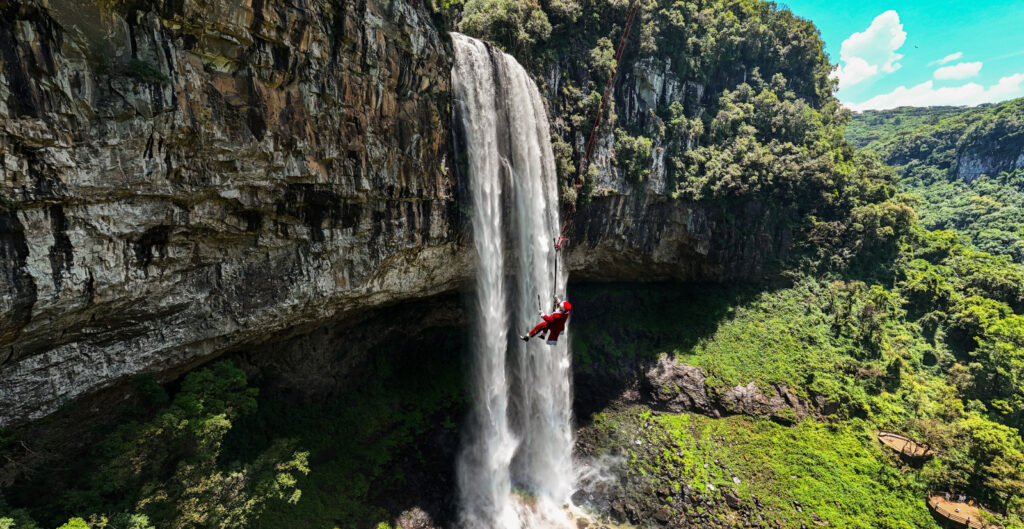 Papai Noel fazendo Passeio de Pendulo Ju Bral